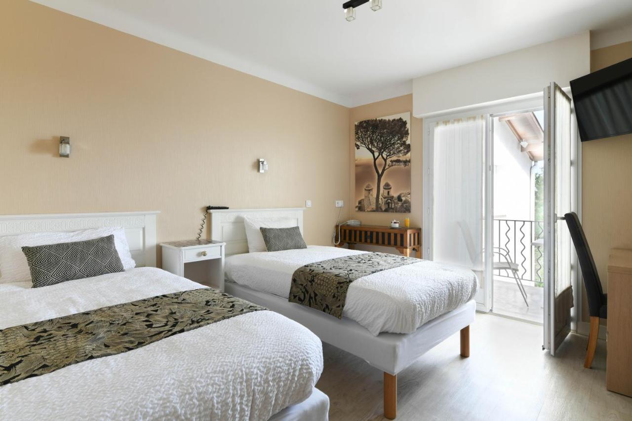 Aux Tauzins Hotel Montfort-en-Chalosse Exterior photo