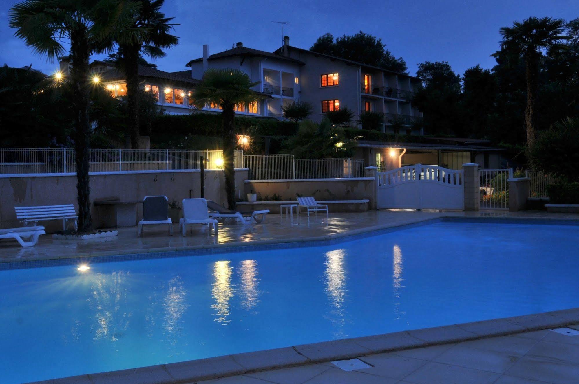 Aux Tauzins Hotel Montfort-en-Chalosse Exterior photo