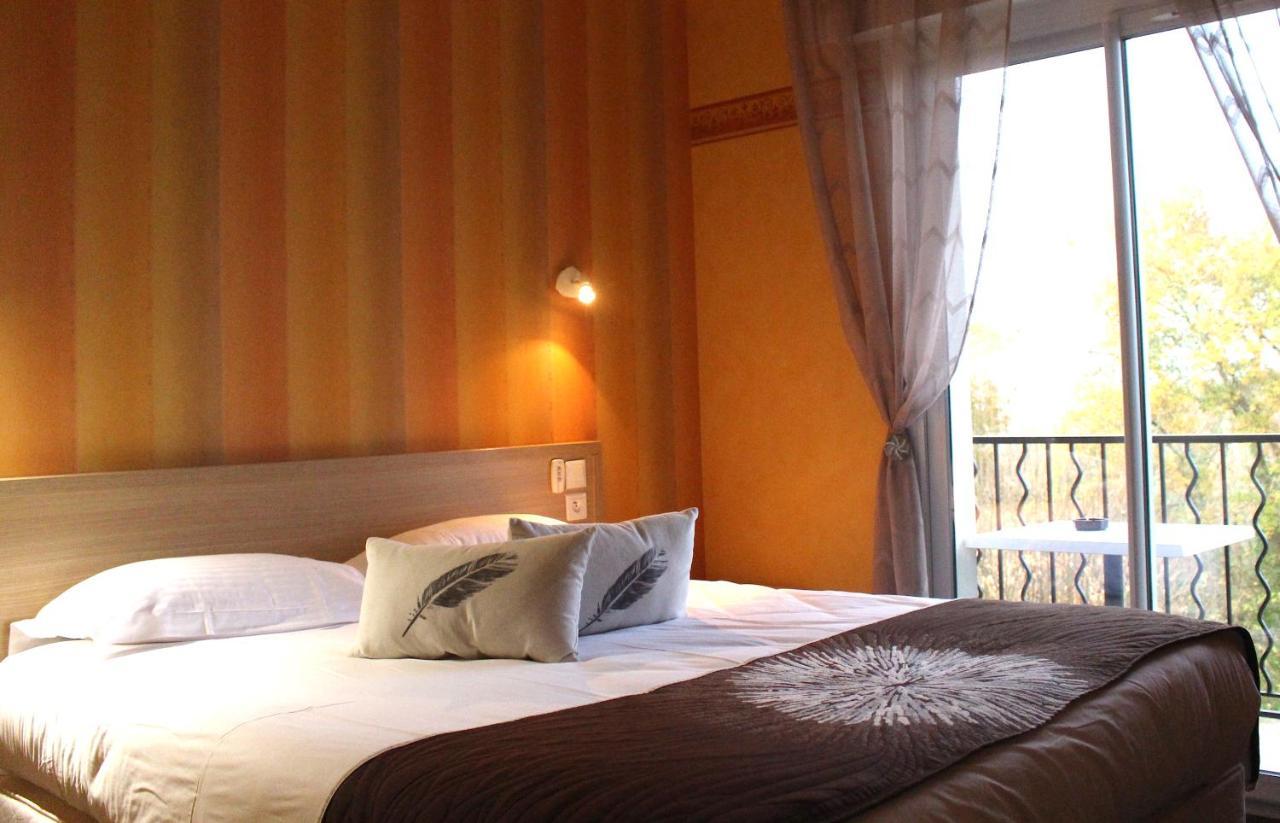Aux Tauzins Hotel Montfort-en-Chalosse Exterior photo